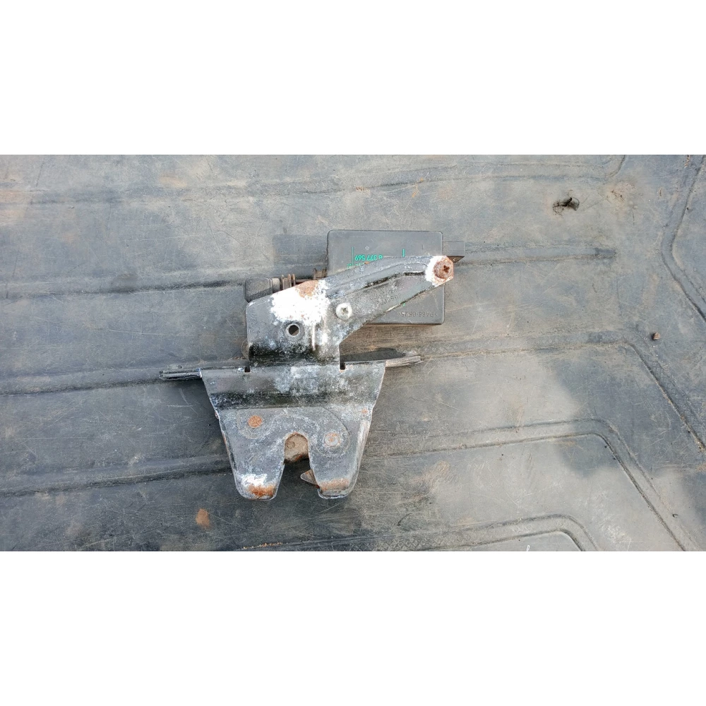 51248236897 замок багажника  bmw e39