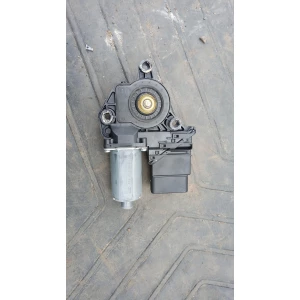 Изображение товара -  5M0839402B правий моторчик стеклопідйомника Vw Golf 5