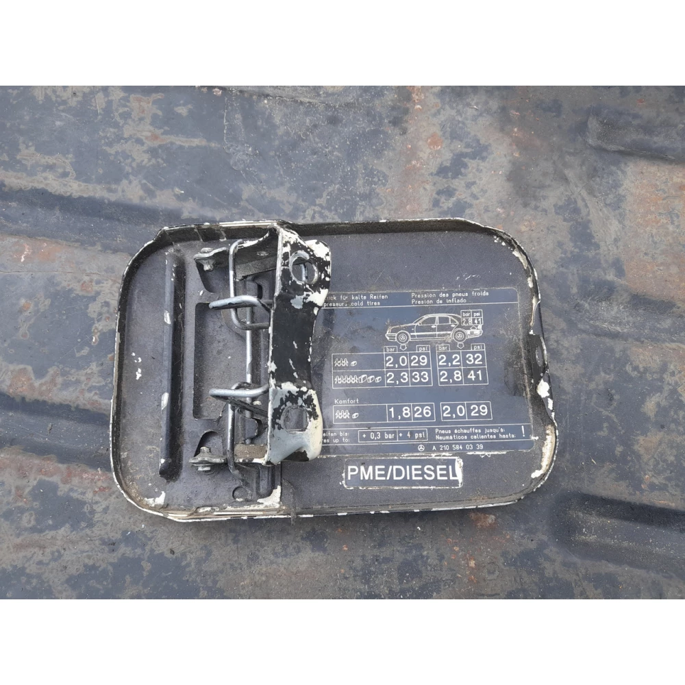 Лючок бензобака Mercedes-Benz w210