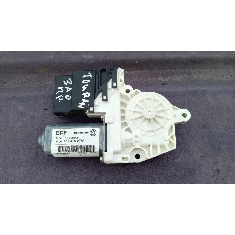 1k0959704b правий моторчик стеклопідйомника Vw Touran