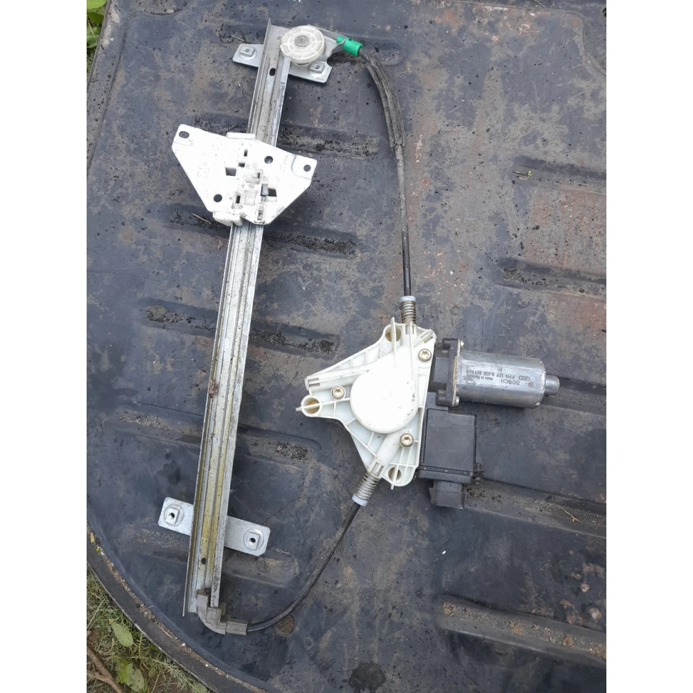 Стеклоподйомник Mitsubishi 0130821789 Bosch  двери задней левой
