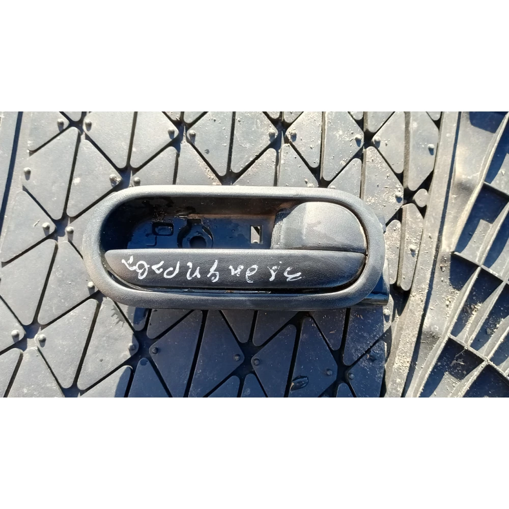 AES1RH правая ручка двери Мазда 2