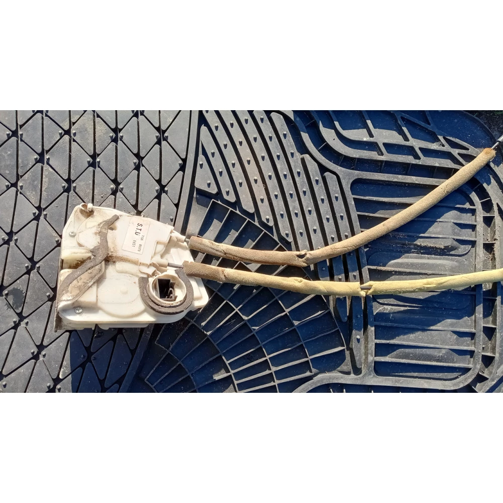 D651 задний правий замок двери Mazda 2