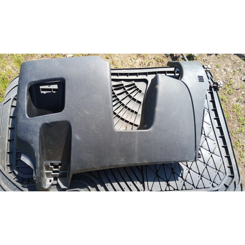 Dr6164281 нижний пластик торпеди Мазда 2