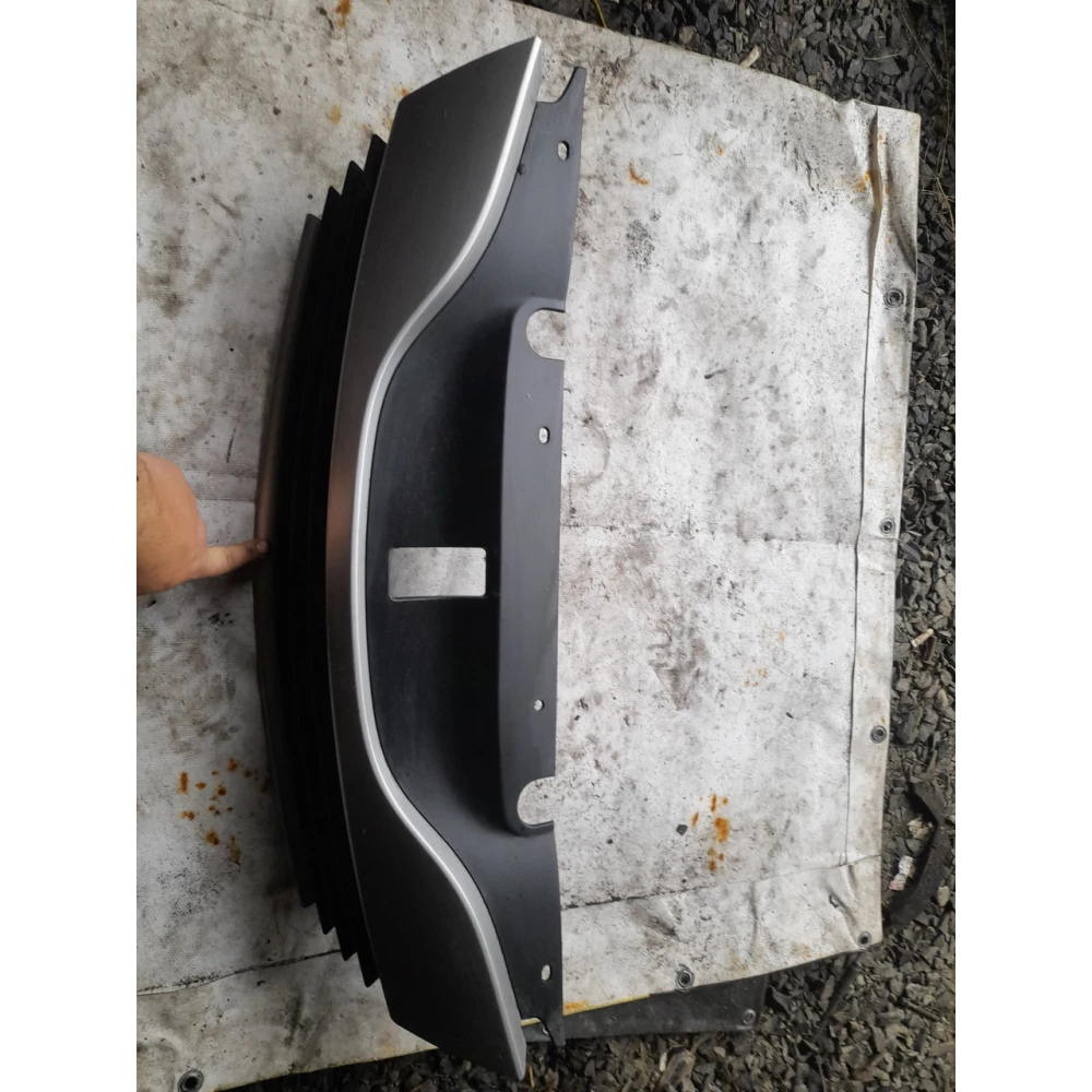 8200012581 решетка радиатора Renault Laguna 2