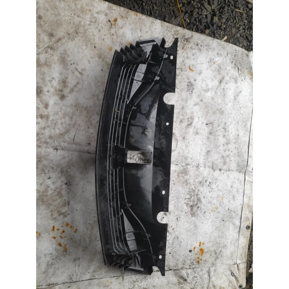 8200012581 решетка радиатора Renault Laguna 2