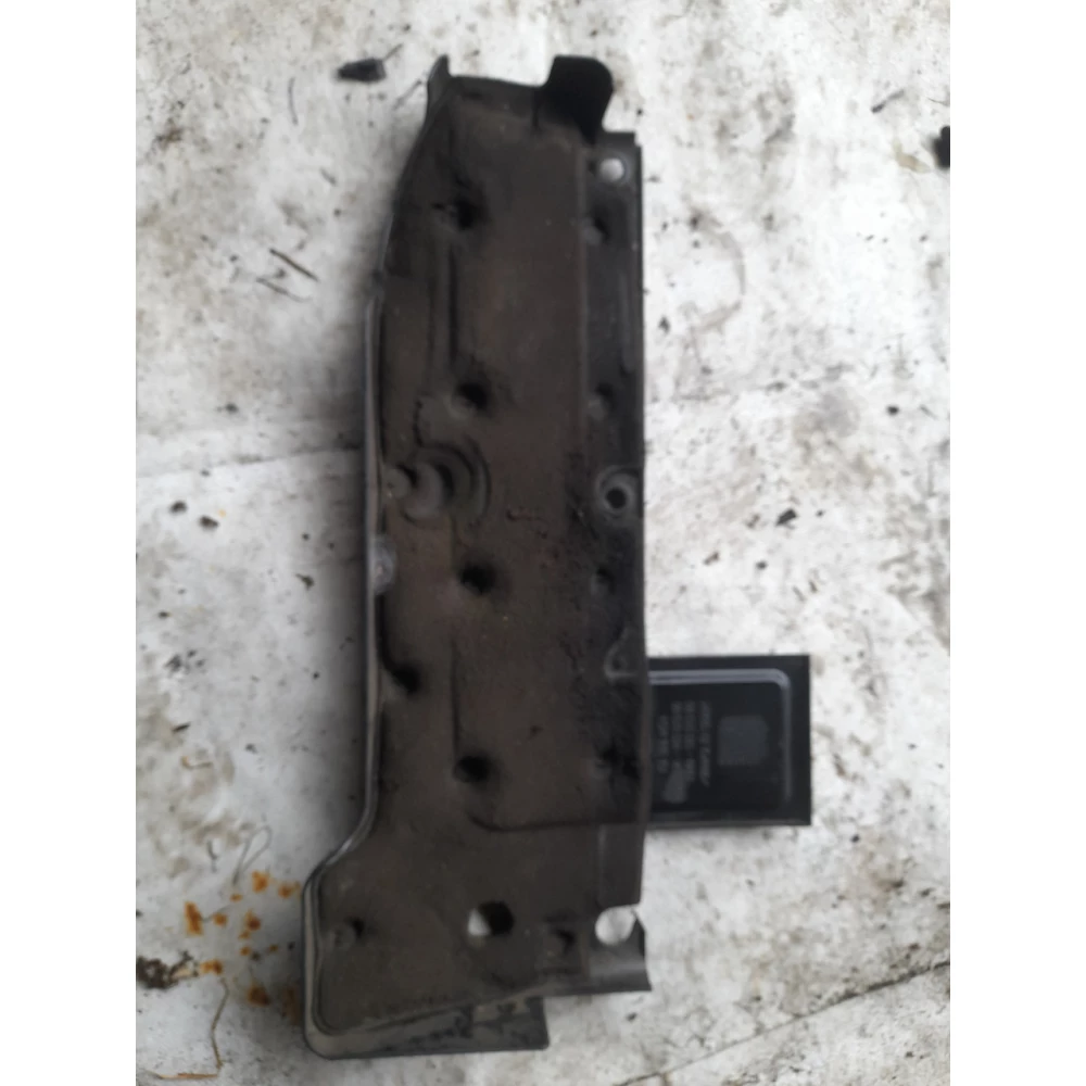 90573513 декоративная кришка двигателя  opel Vectra B 2.2 dti