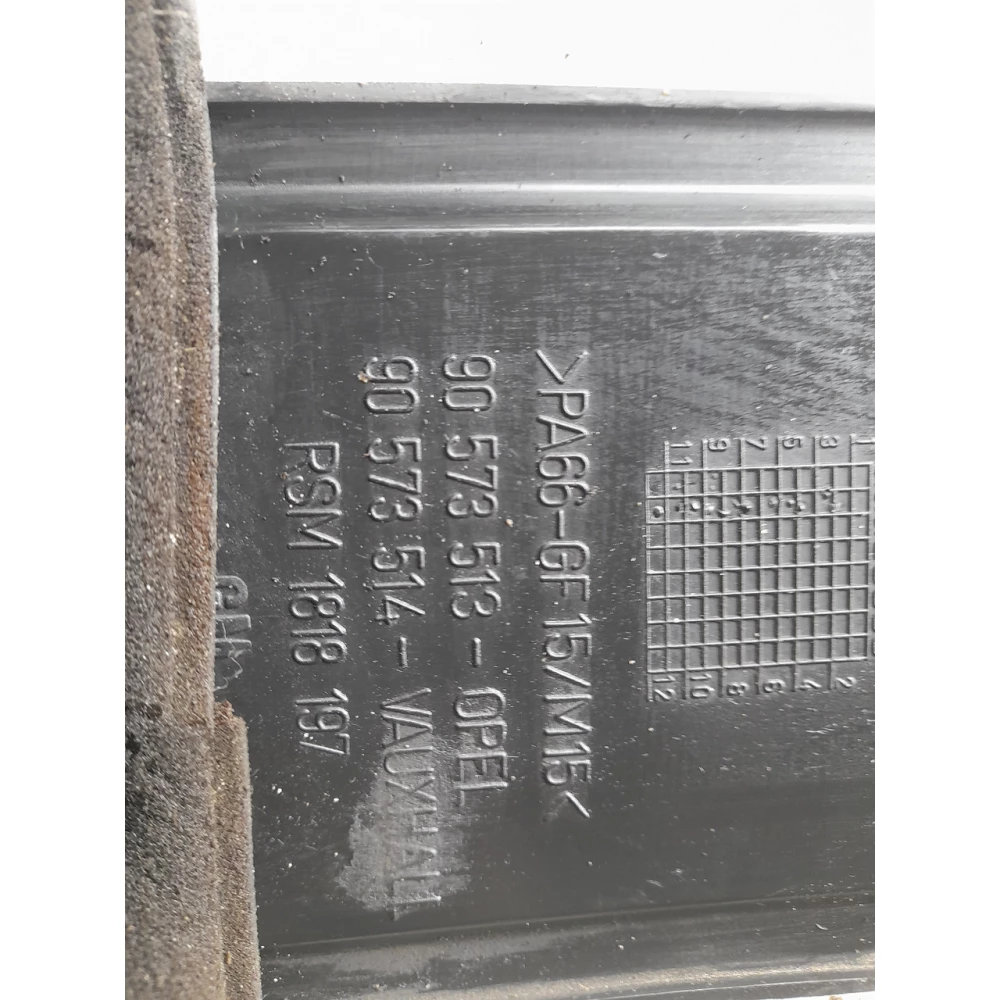 90573513 декоративная кришка двигателя  opel Vectra B 2.2 dti