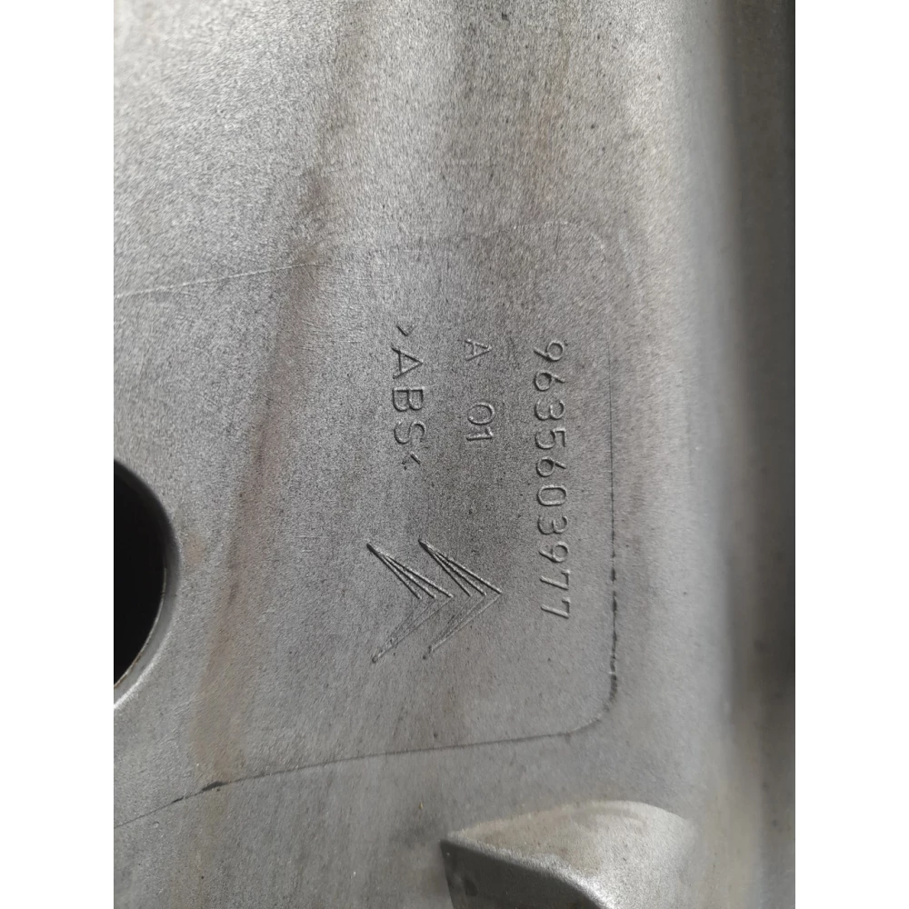 9635603977 решетка радиатора Citroën Berlingo