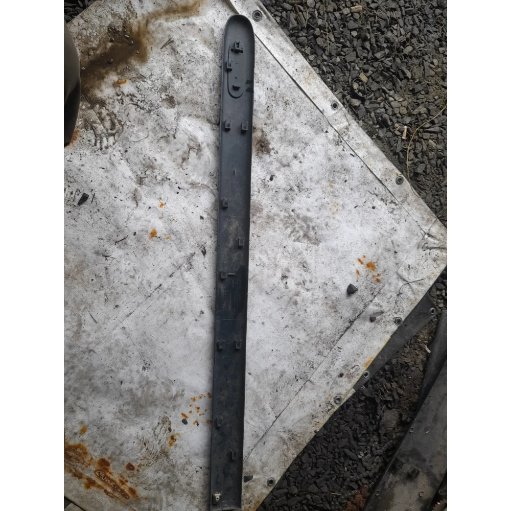 7700304633 молдинг передней левой двери Renault Kangoo