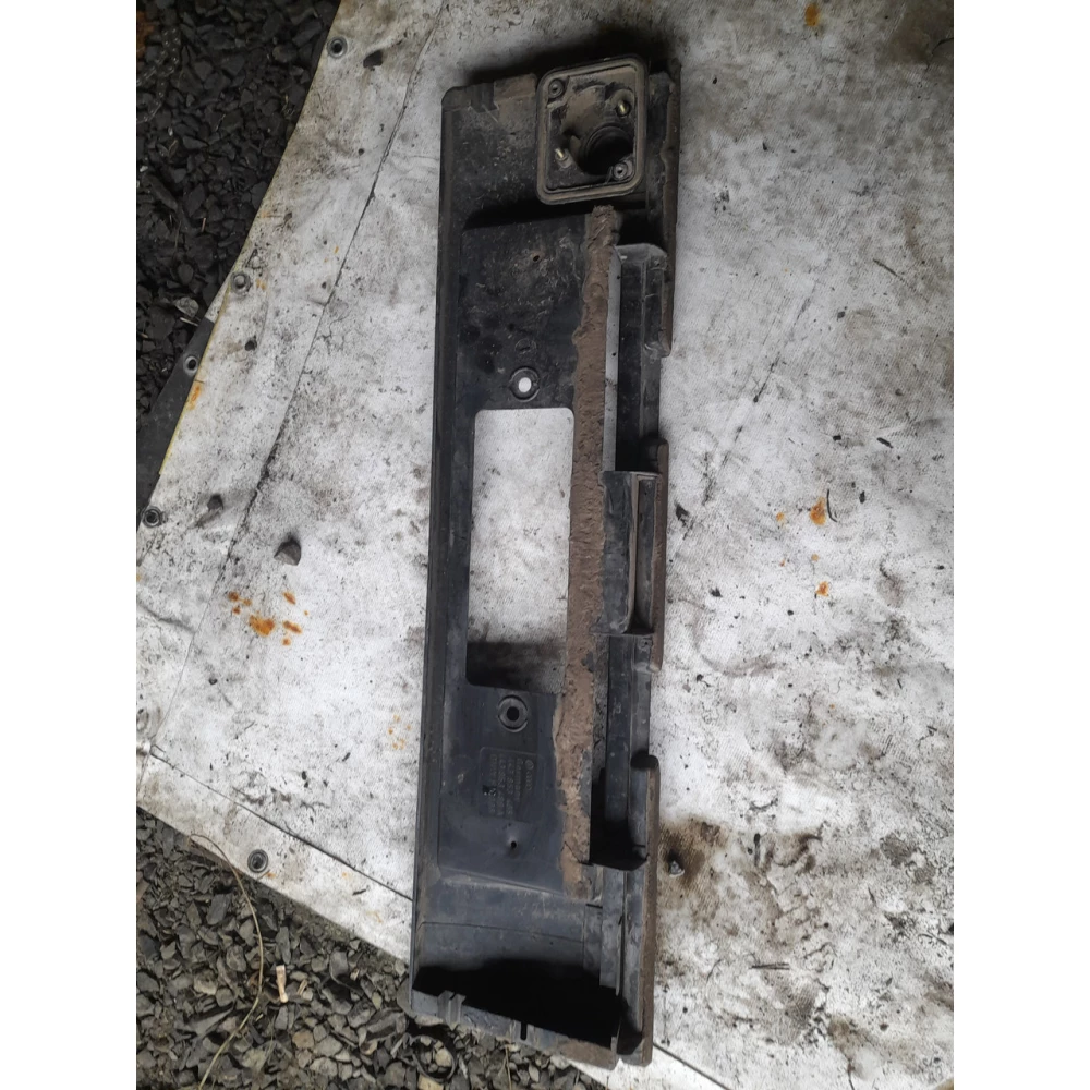 443853489A бленда  накладка крышки багажника Audi 100 c3