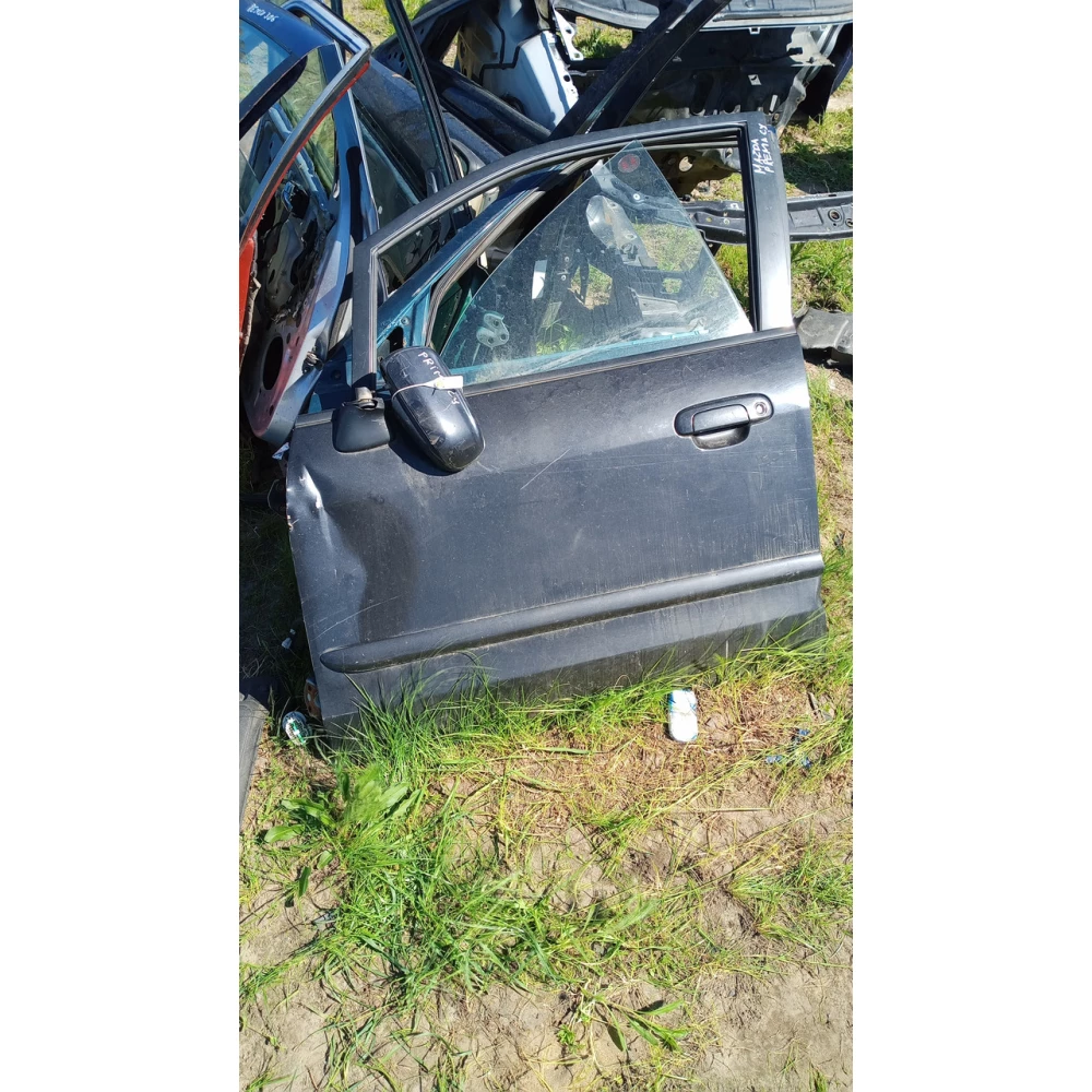 Передняя левая дверь Mazda Primacy