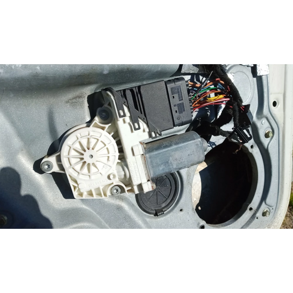 9776101439203 Левий моторчик стеклоподъёмника Vw Golf 4