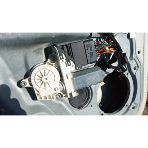 Изображение товара -  9776101439203 Левий моторчик стеклоподъёмника Vw Golf 4