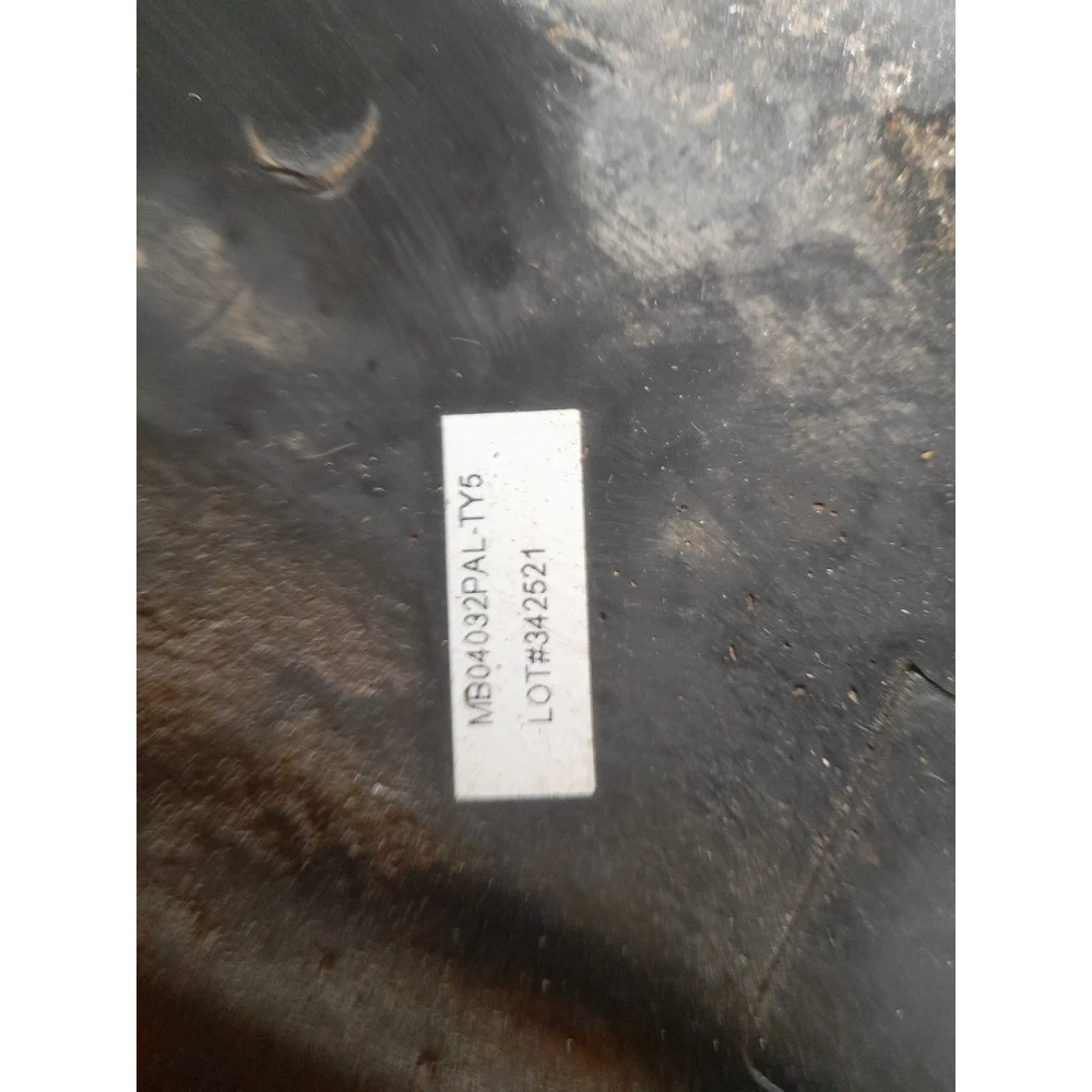 MB04032LH клык переднего бампера Mitsubishi pajero