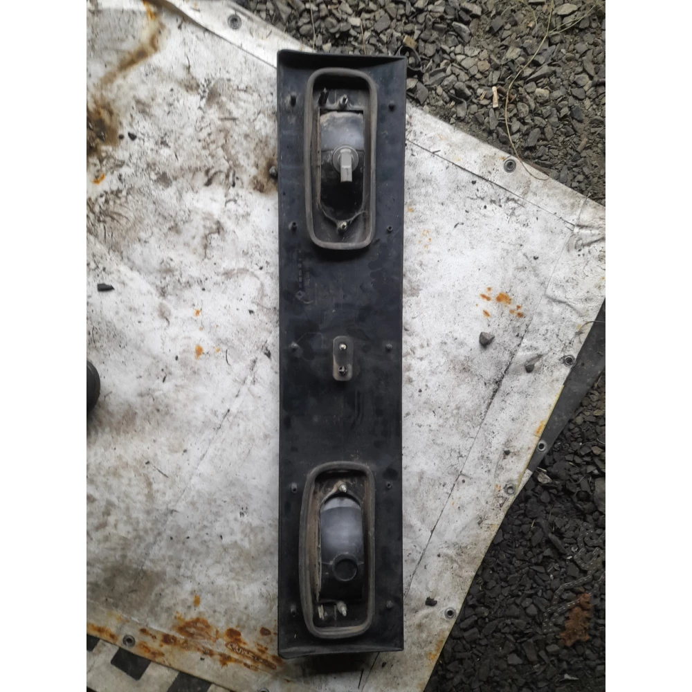770081598 накладка крышки багажника Renault 19