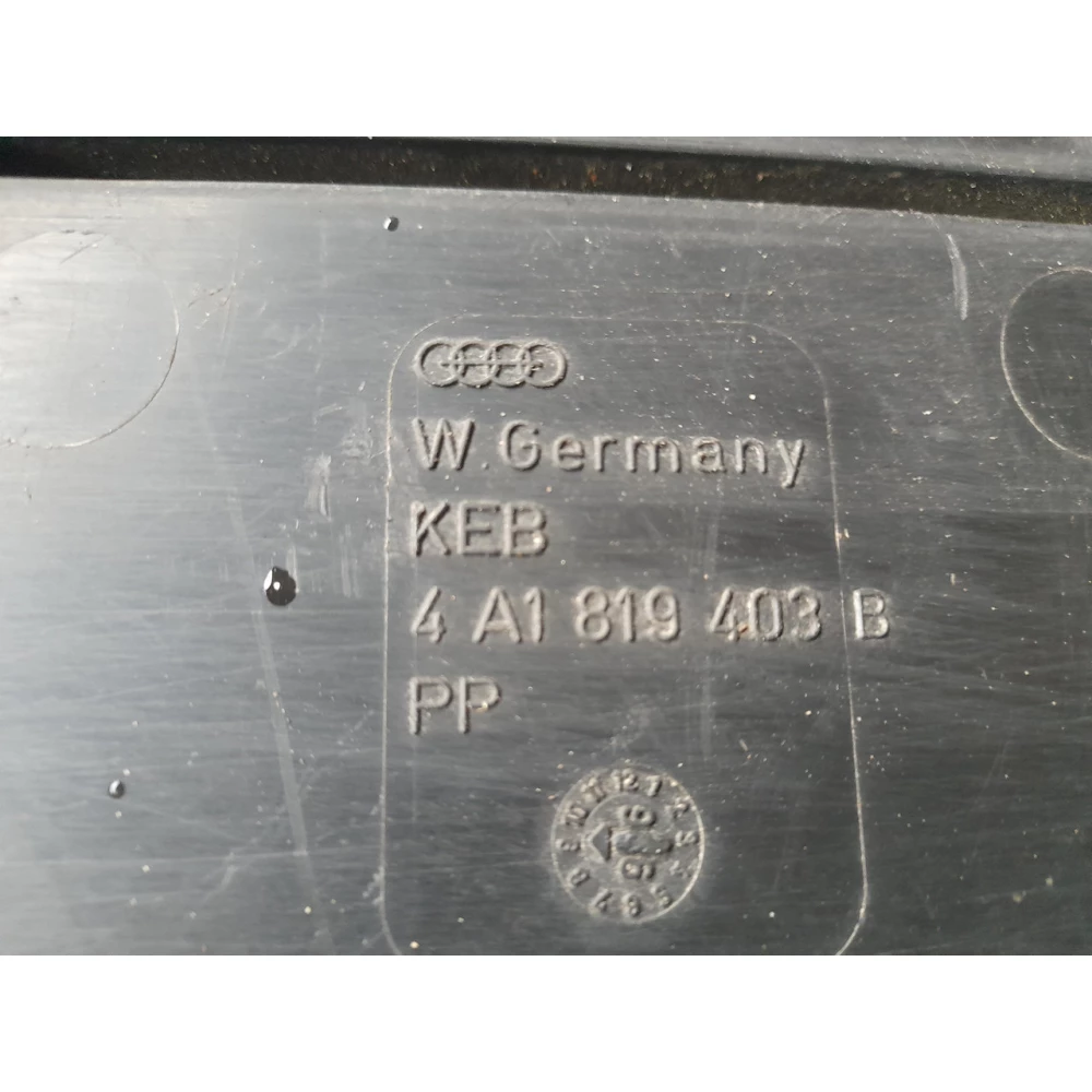 4A1819403B жабо ,пластик под лобовое стекло Audi A6 C4, 100C4