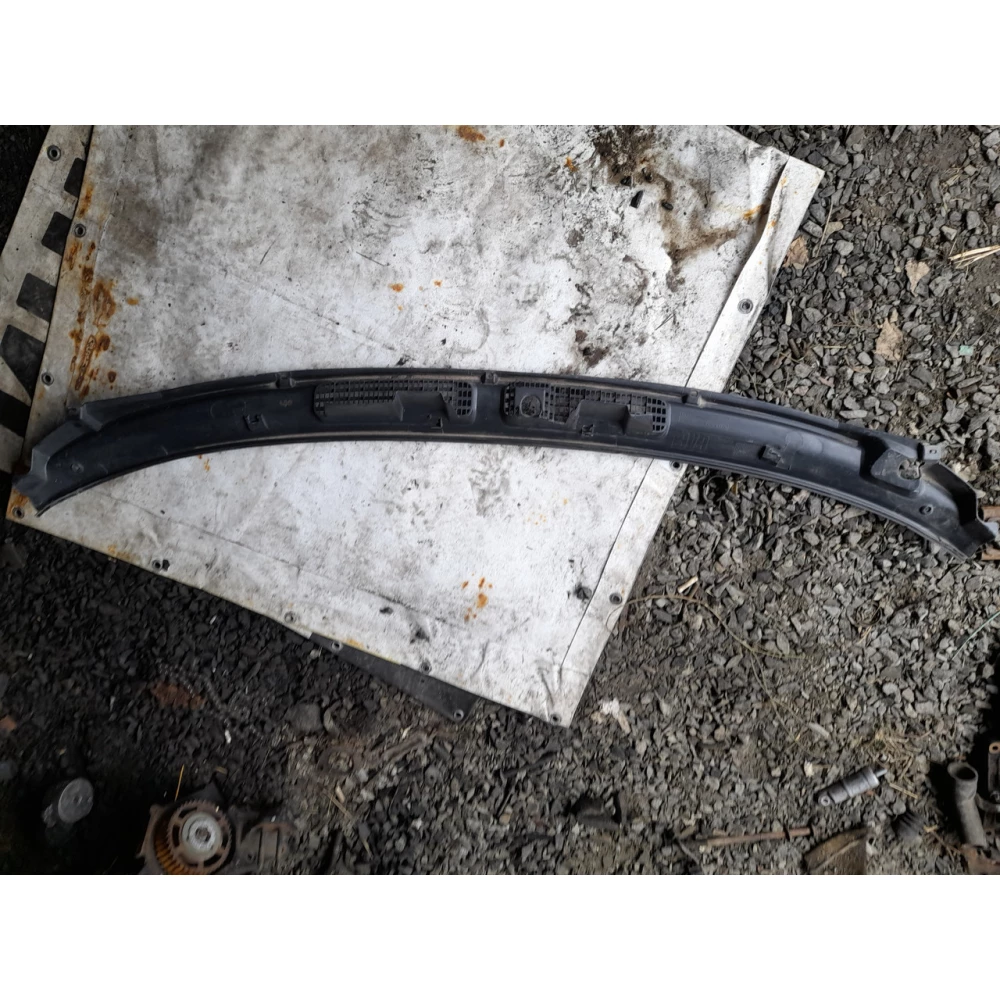 30865546 жабо ,пластик под лобовое стекло Volvo v40 s40