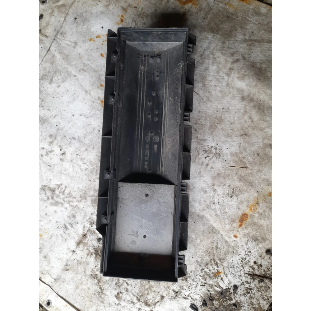 4618512949 крышка корпуса воздушного фильтра  BMW e39 2.5 tds