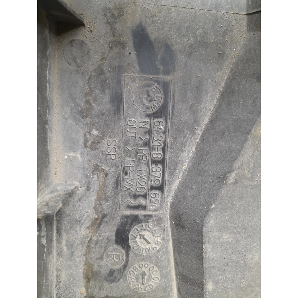 64318379624 корпус воздушного фильтра салона BMW E39