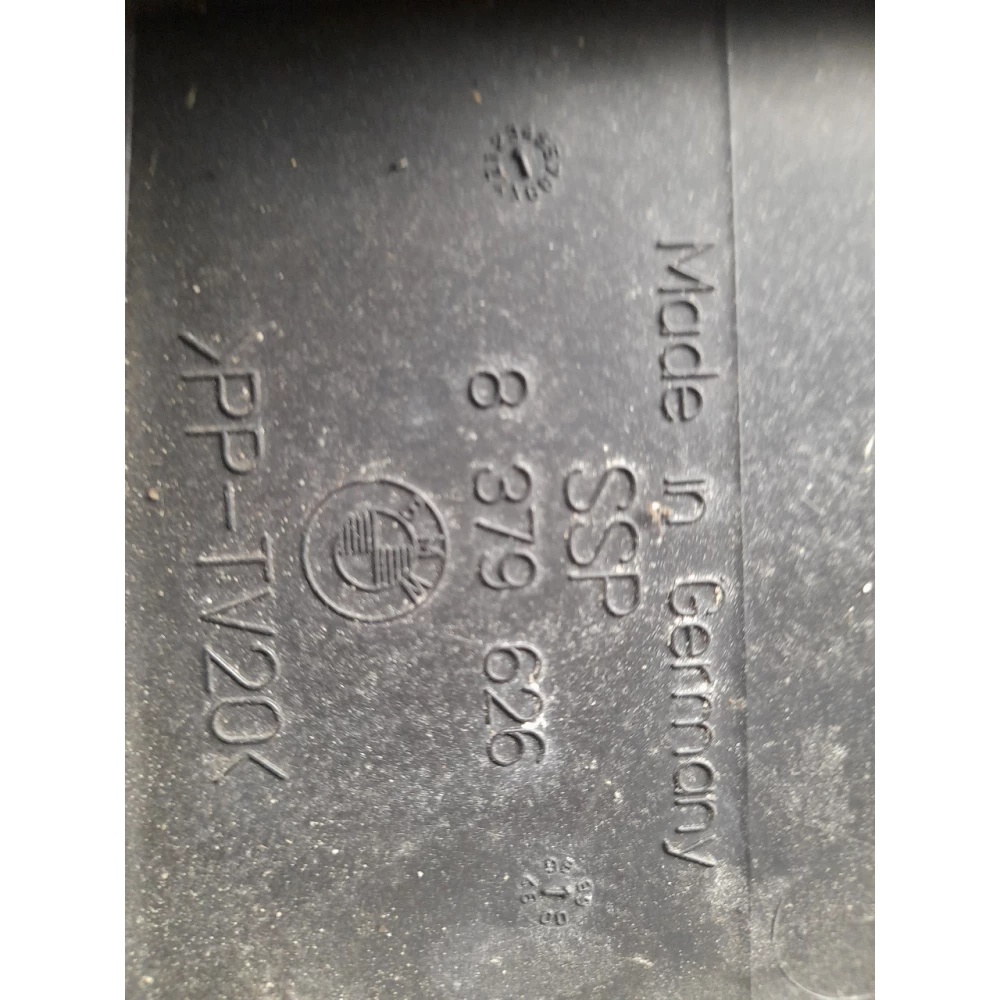 64318379624 корпус воздушного фильтра салона BMW E39