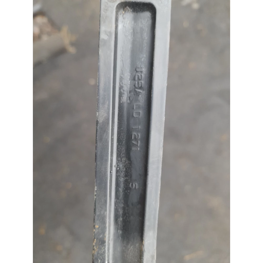 J25ald1271 держать щётки дворников левый  Mazda 6 GG