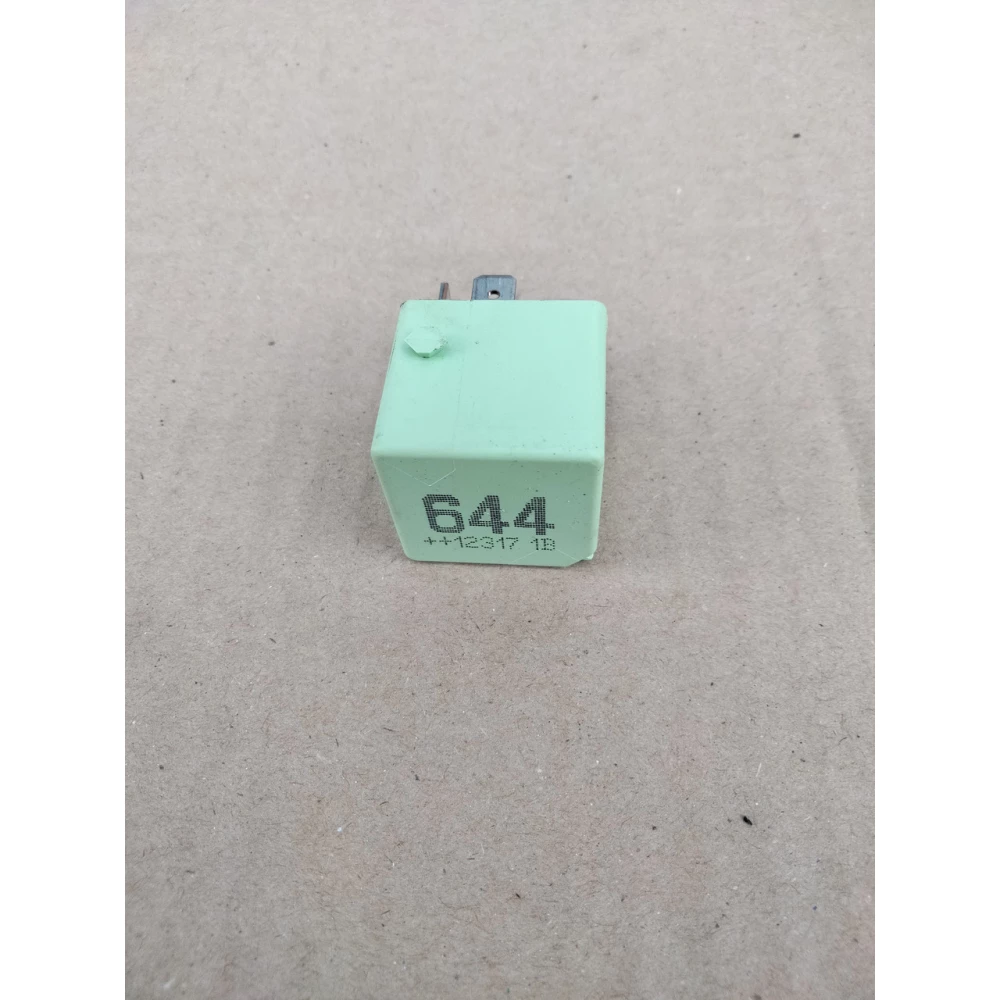 4H0-951-253 Реле поворотов VW Passat b7 USA