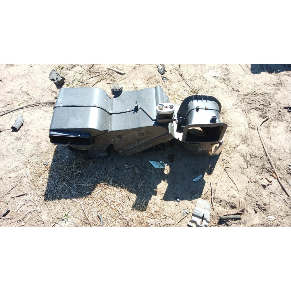 8D1820005j корпус печки Vw Passat B5