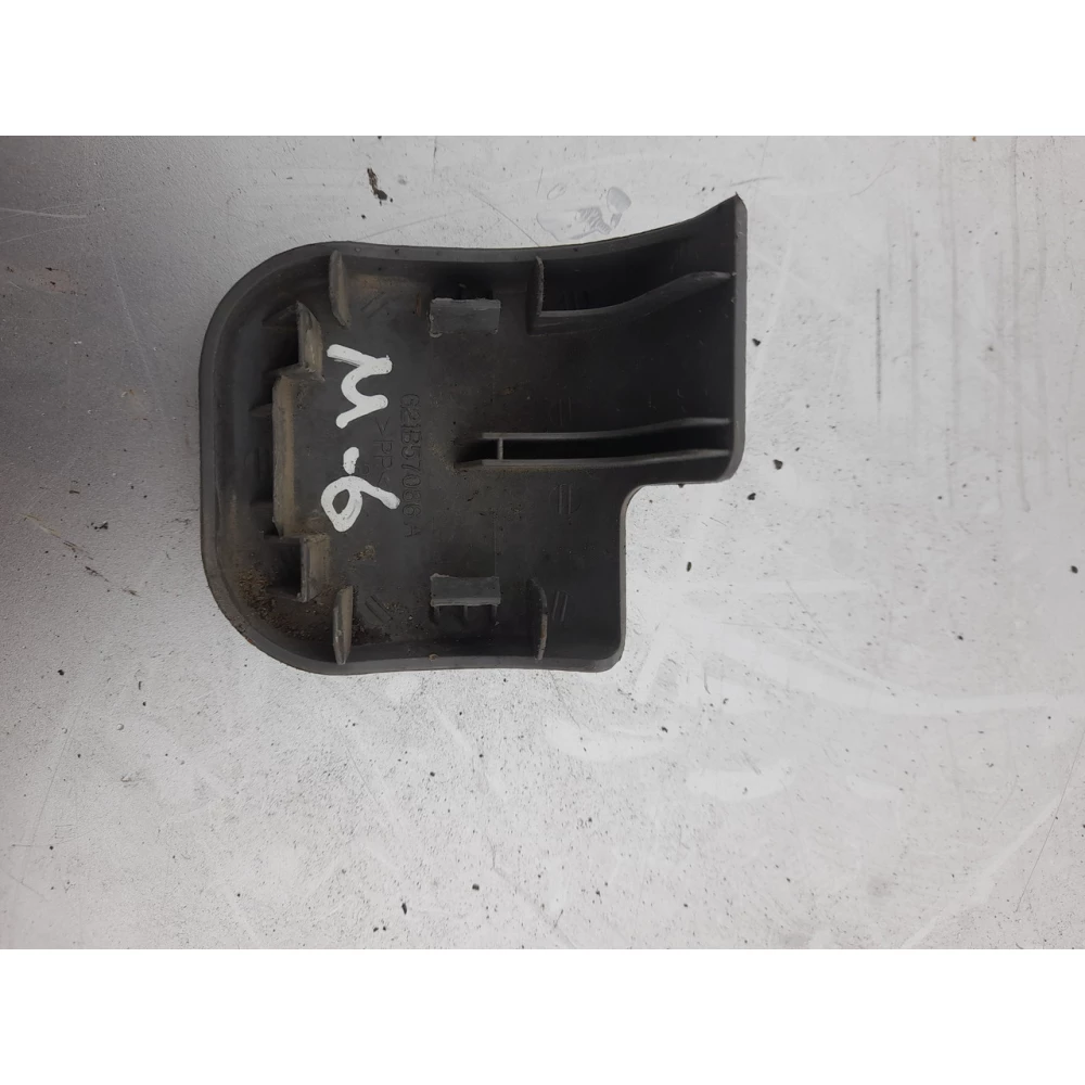 G21B57086A накладка крепления сидений Mazda 6GG