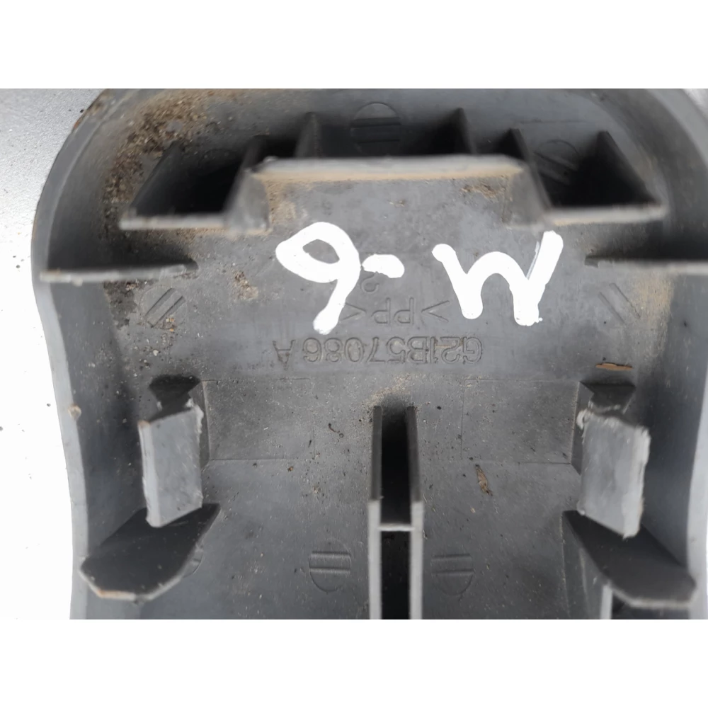 G21B57086A накладка крепления сидений Mazda 6GG