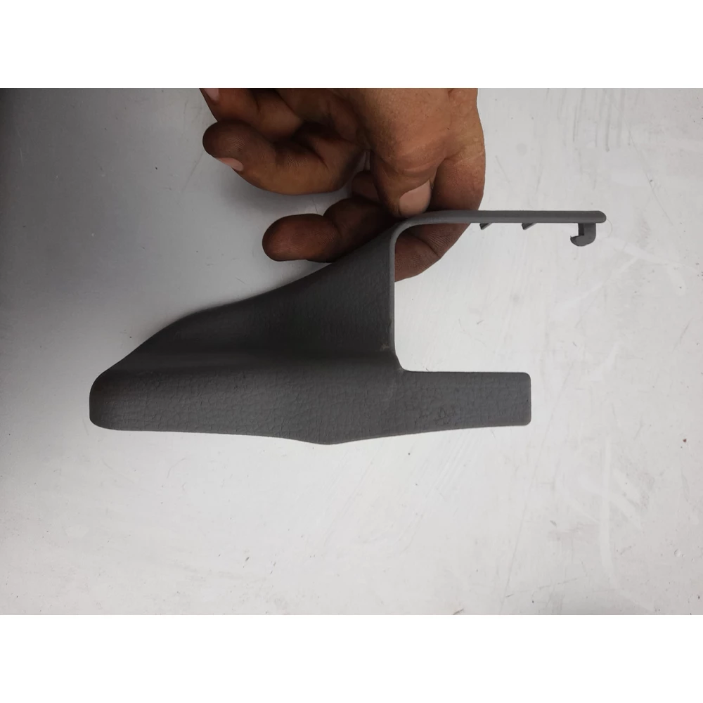 GJ6A57053 накладка на ползень сидений Mazda 6GG