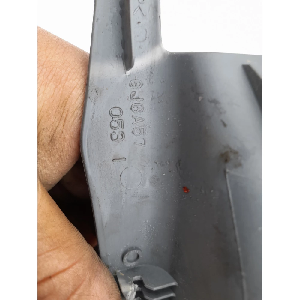 GJ6A57053 накладка на ползень сидений Mazda 6GG