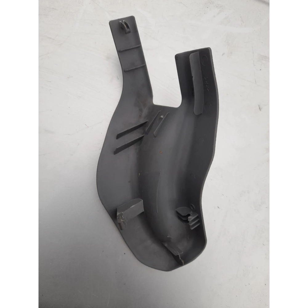 GJ6A57052 накладка крепления сидений Mazda 6GG