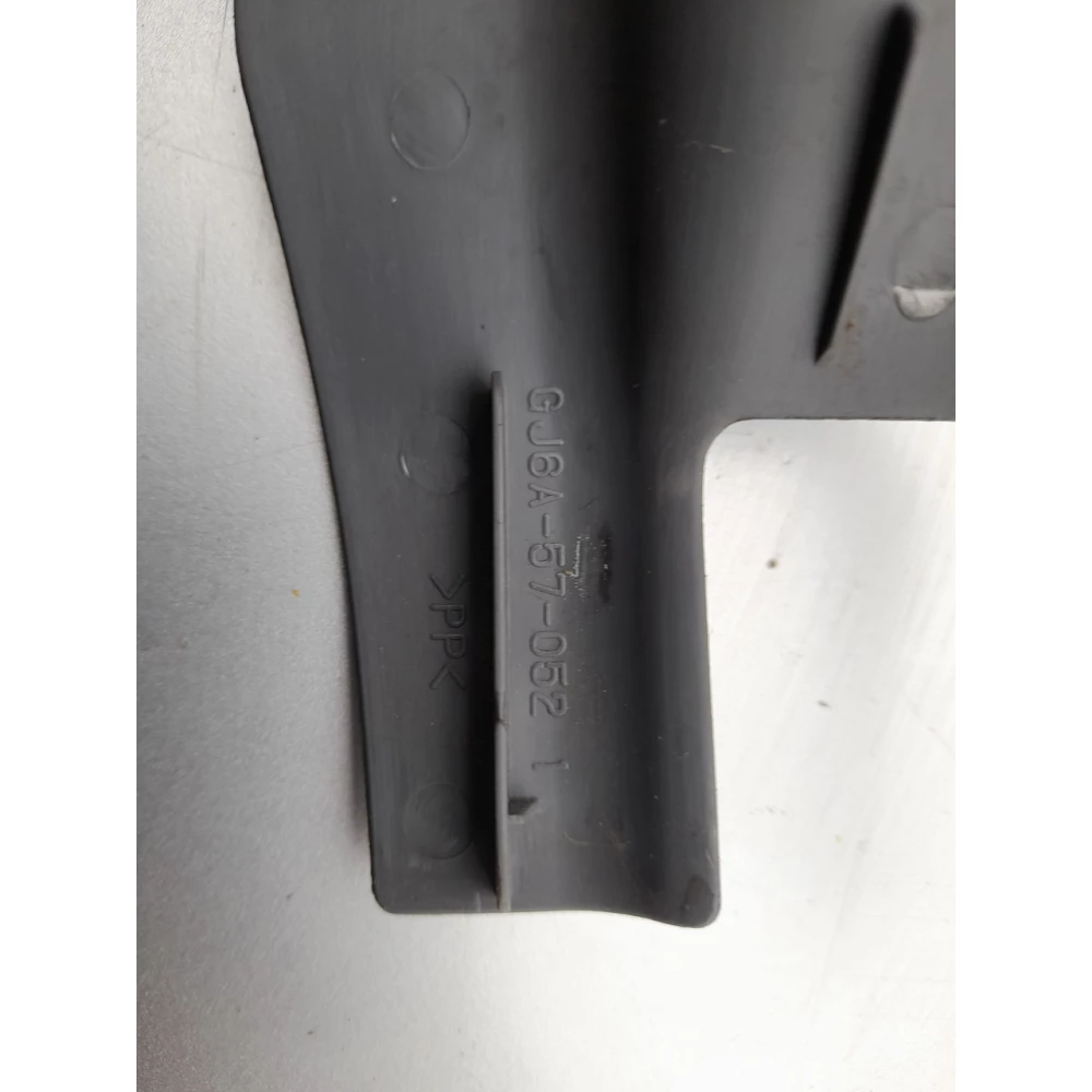 GJ6A57052 накладка крепления сидений Mazda 6GG