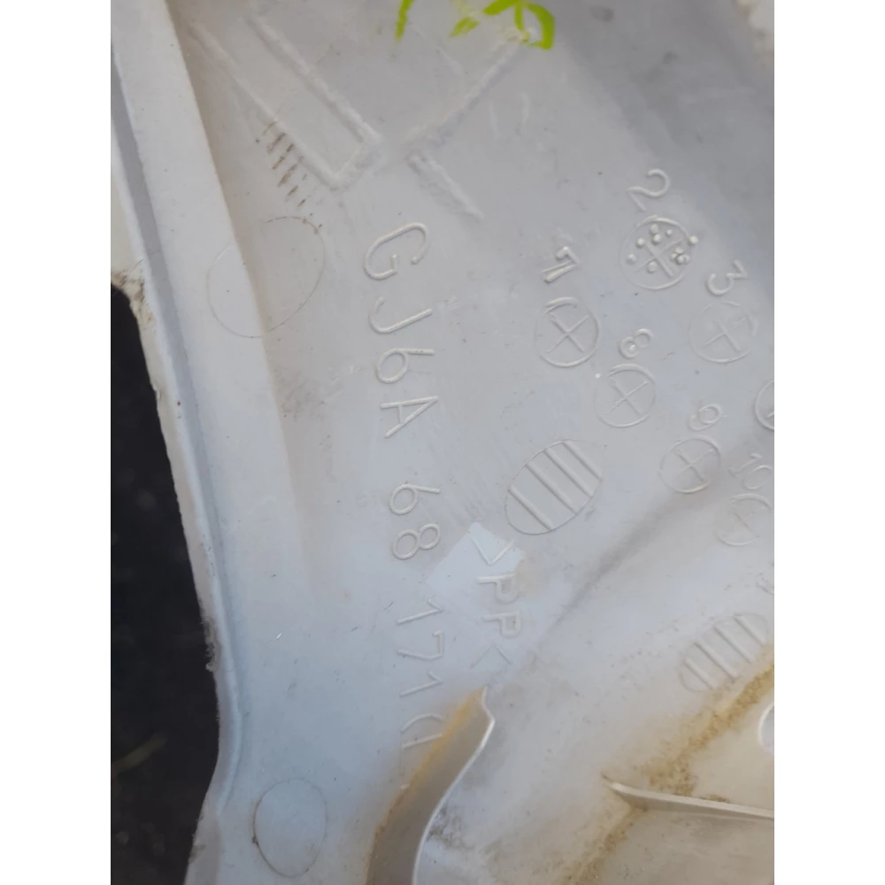 GJ6A68171 накладка стойки лобового стекла левая Mazda 6GG