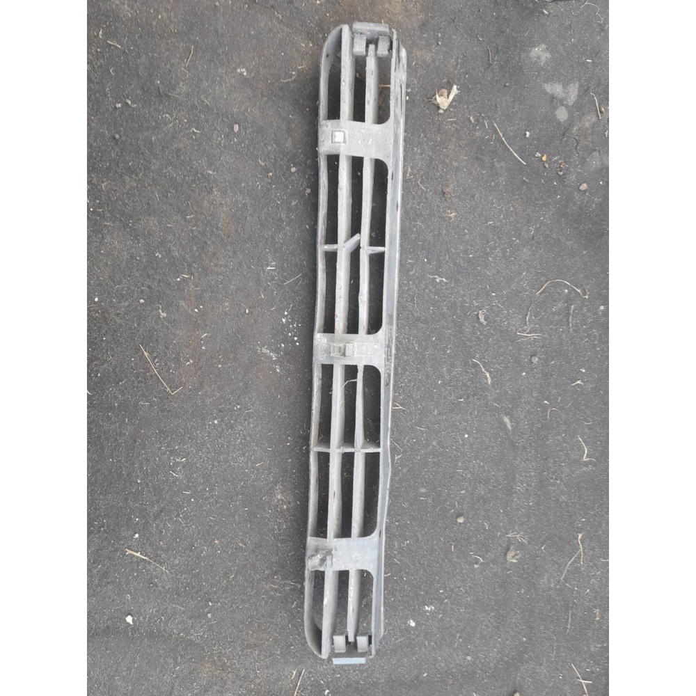 4A0807683 решетка бампера центральная Audi A6 C4
