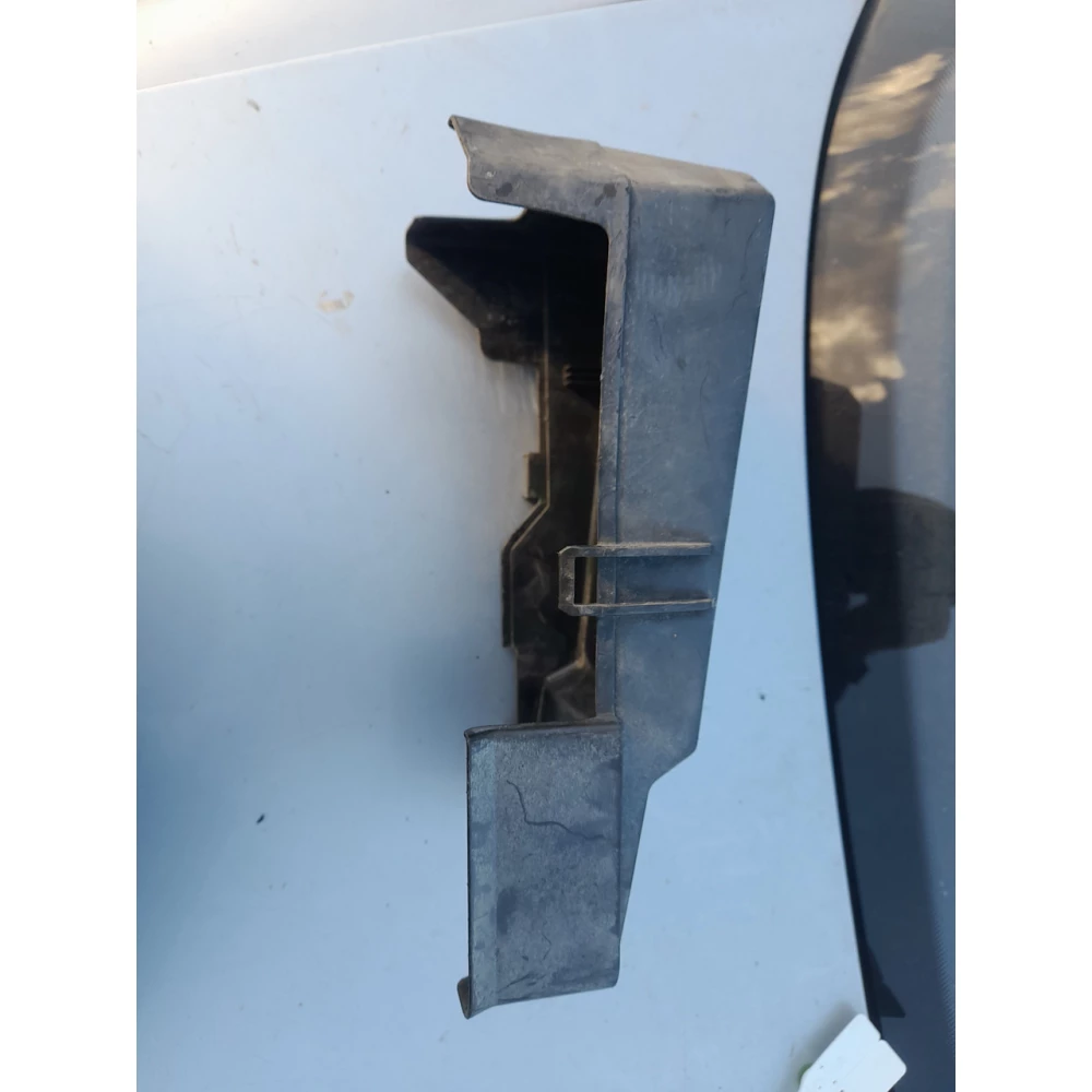 Крышка блока предохранителей Mazda 6GG