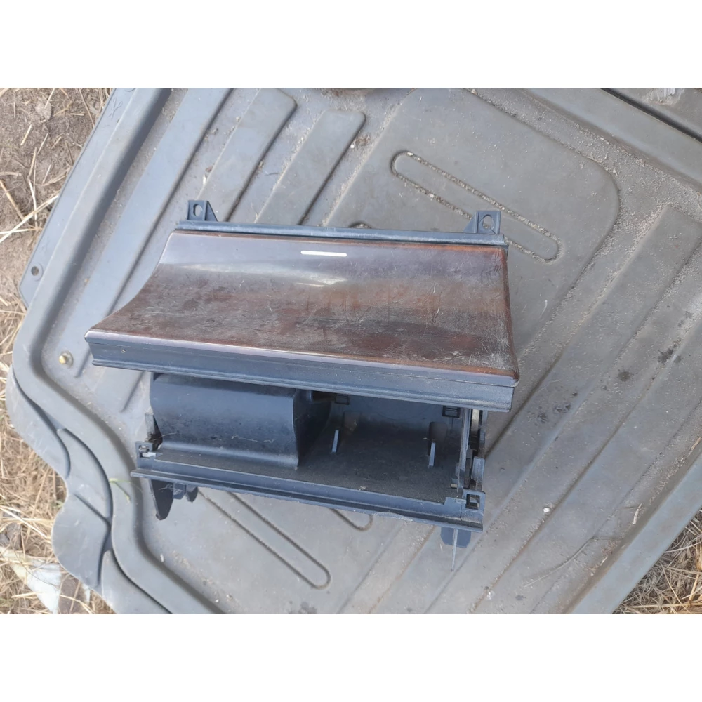 Пепельница  Mercedes-Benz w210