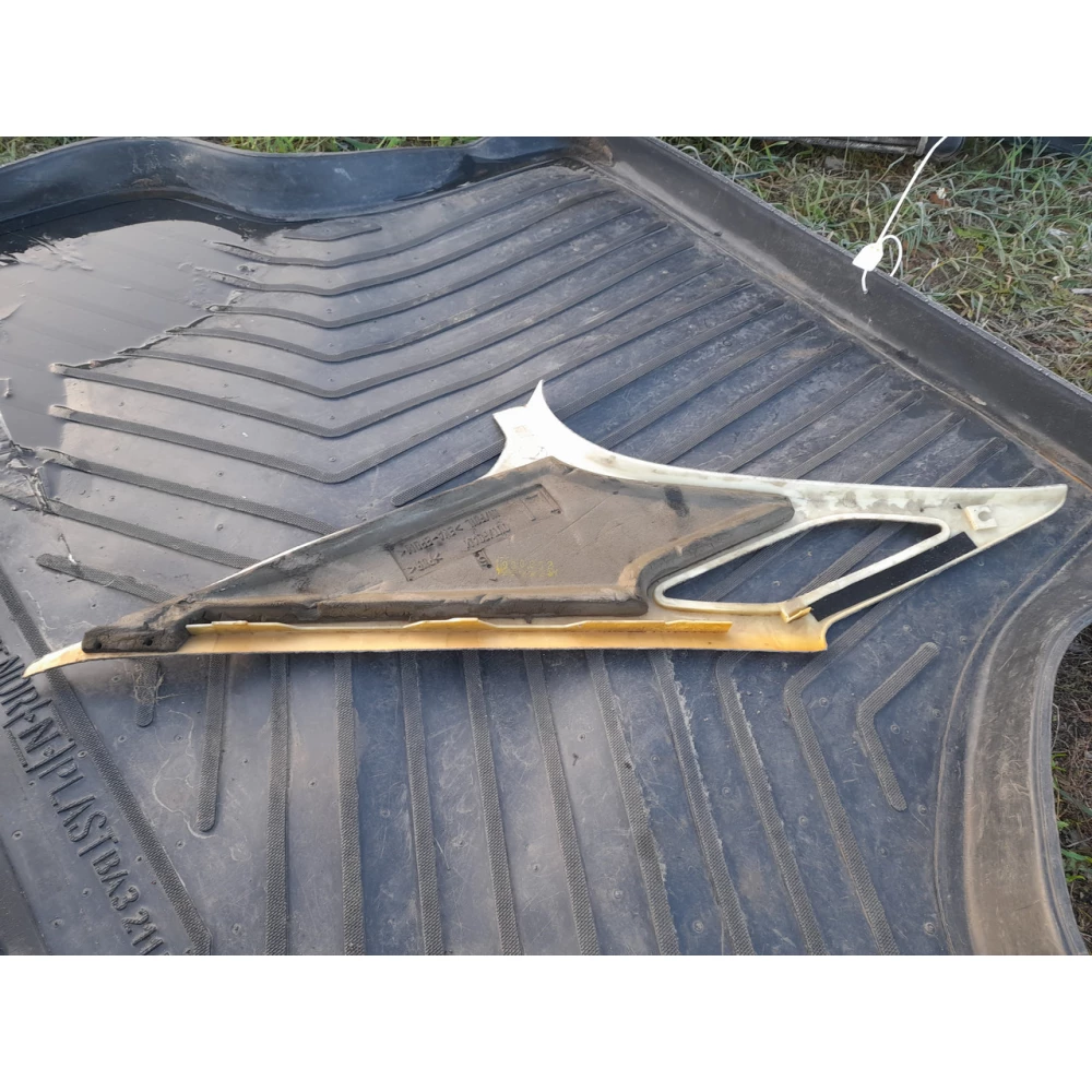 Обшивка задней левой стойки BMW e39