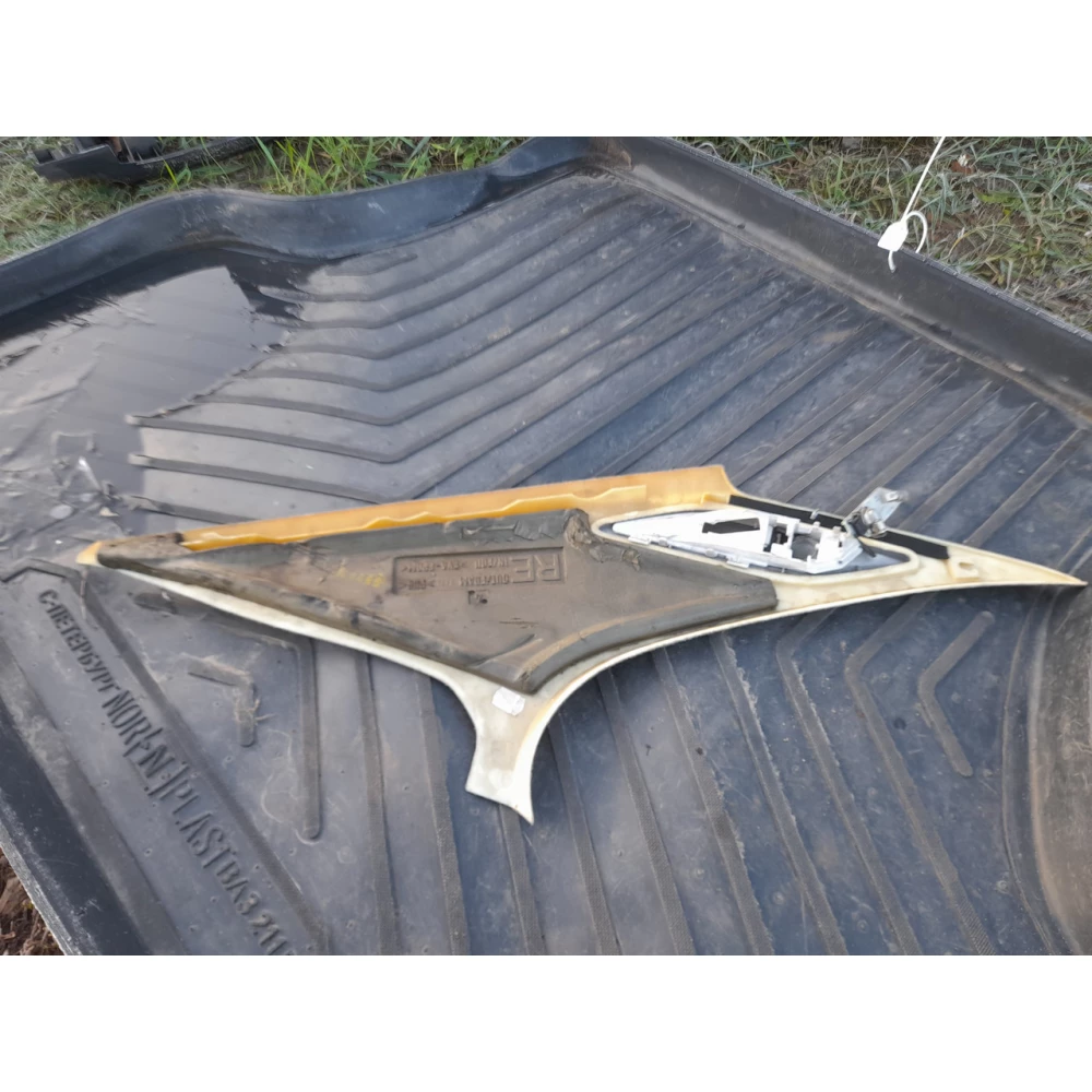 Обшивка задней правой стойки BMW e39