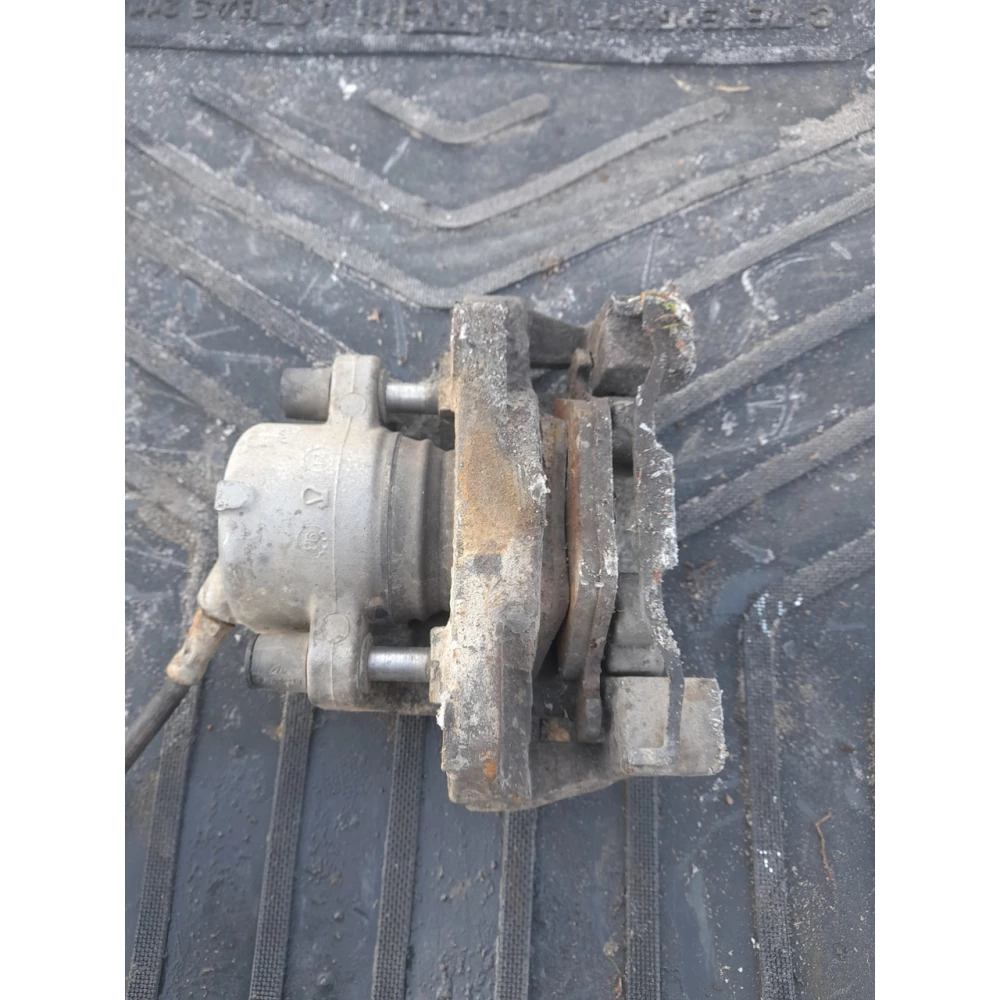 Передний левый супорт Bmw E39