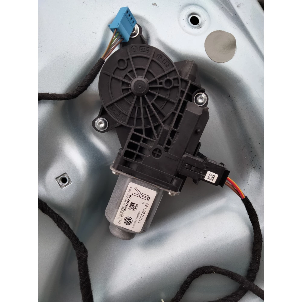 Моторчик стеклоподъемника задний левый VOLKSWAGEN PASSAT B7 USA 11-15 561-959-811