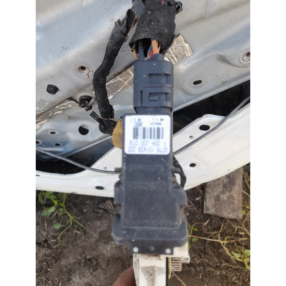 Моторчик заднего правого стеклоподйомника Vw Jetta usa