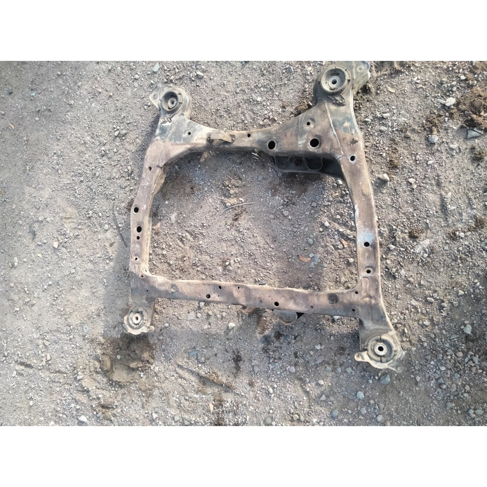 Передний подрамник Toyota Camry 10