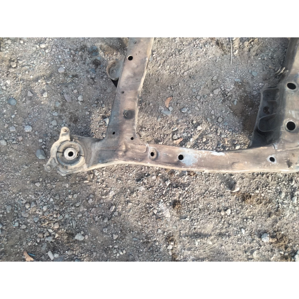 Передний подрамник Toyota Camry 10