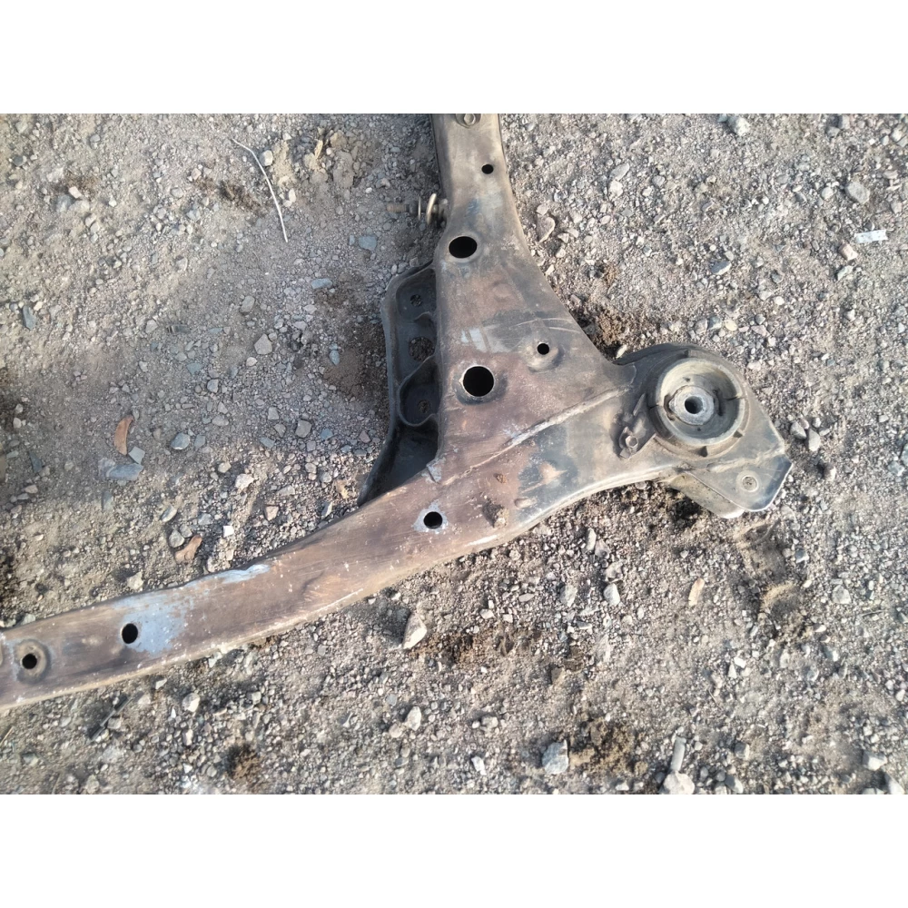 Передний подрамник Toyota Camry 10