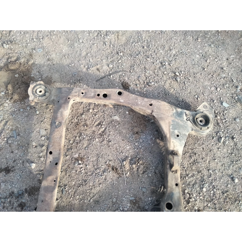 Передний подрамник Toyota Camry 10