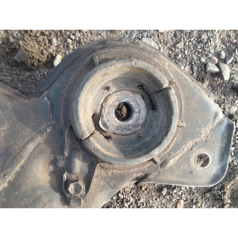 Передний подрамник Toyota Camry 10