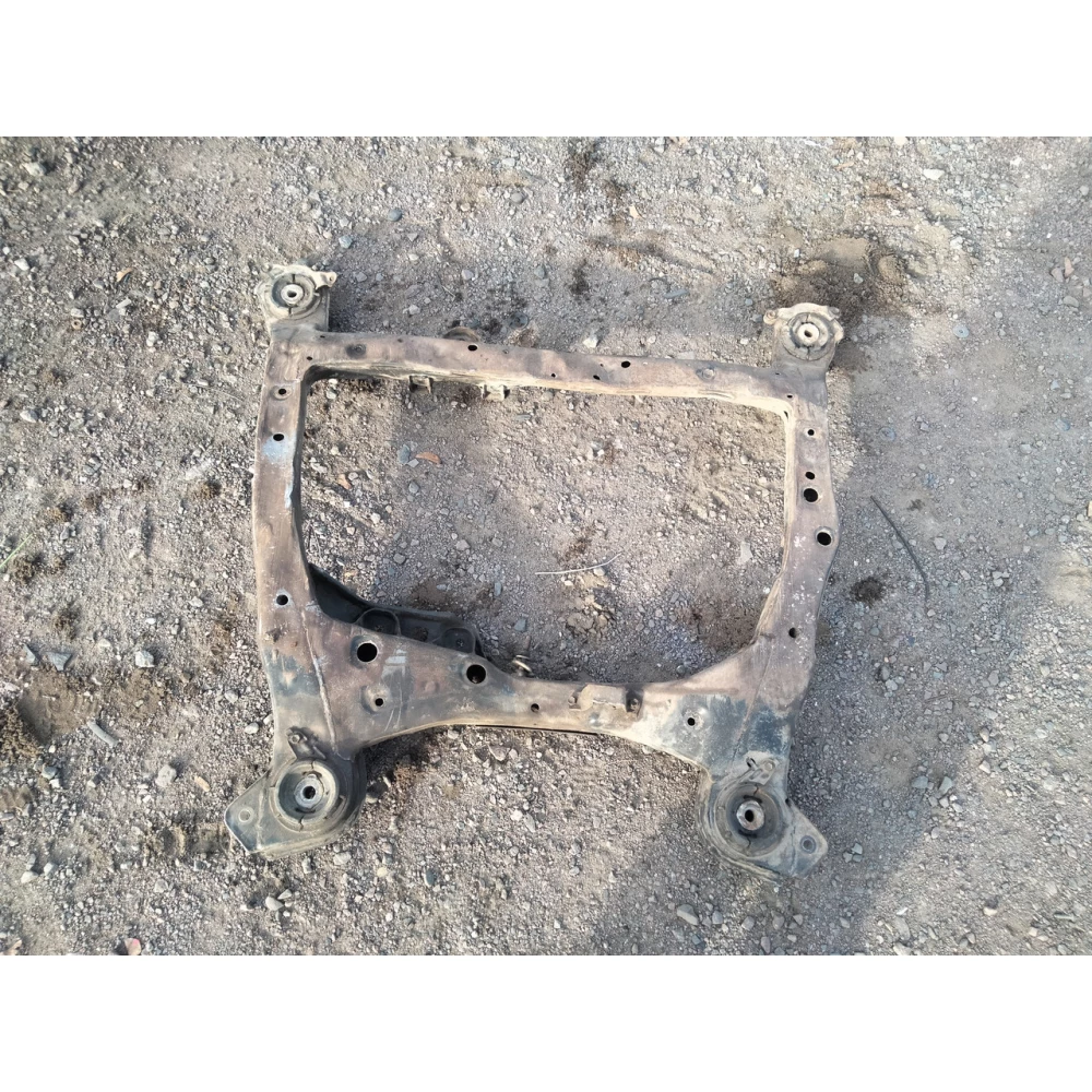 Передний подрамник Toyota Camry 10