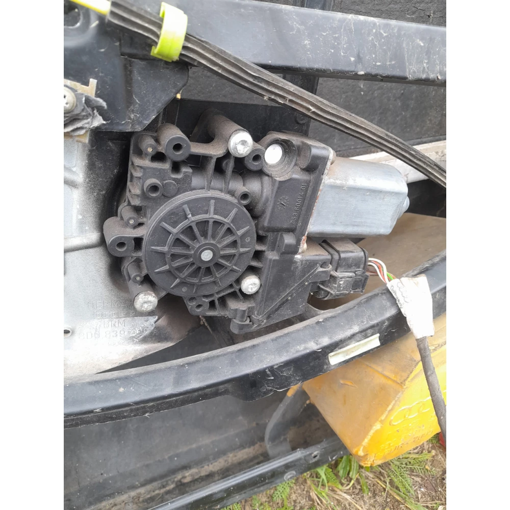 Моторчик задней правой двери Ауди а4б5